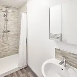 Host & - Clarendon Apartament