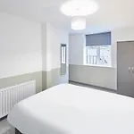 Host & - Clarendon Apartament *