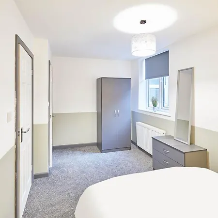 Host & - Clarendon Apartament *