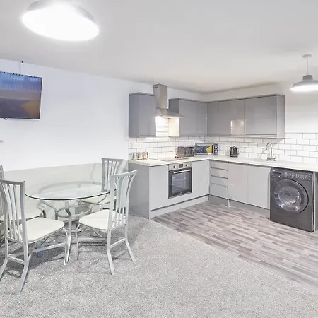 Host & - Clarendon Apartament *