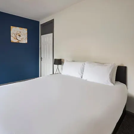Host & - Clarendon Apartment