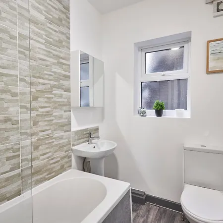 Host & - Clarendon Apartment